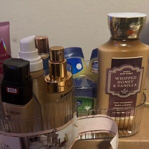 Bath & Body Works Whipped Honey & Vanilla Lotion - Cream and Gold